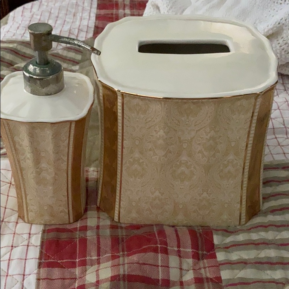 Tissue Box and Soap/Lotion Dispenser